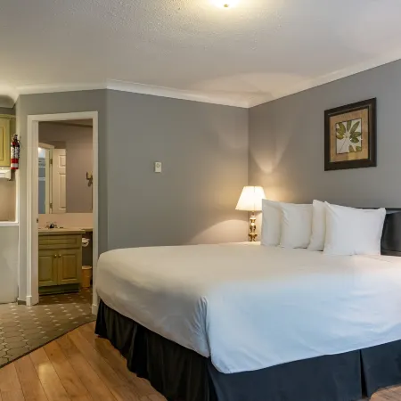 Tiki Shores Inn & Suites