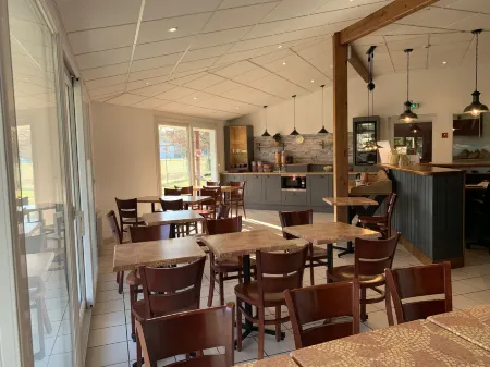 Mape hôtel Отели в г. Вьей-Мэзон-Сюр-Жудри