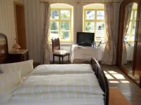 Wein-Hotel Auberge Mistral Hotels in Neuklingenberg