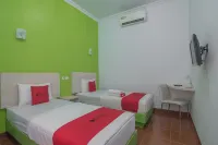 RedDoorz Plus near Alun Alun Kuningan Hotel dekat Balong Keramat Darmaloka Site