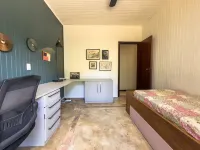 Casa térrea e confortável na Granja Hotels in Cotia