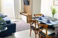 APTO prox Ponte amizade 5 pessoas com AC