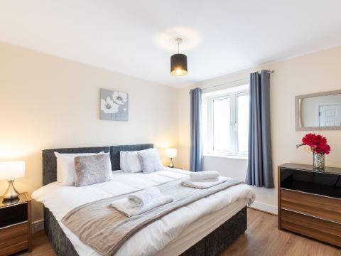 1-Bedroom Apartment with Balcony, Hoddesdon