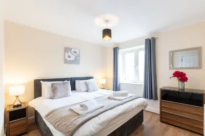 1-Bedroom Apartment with Balcony, Hoddesdon Отели рядом с достопримечательностью «Lowewood Museum»