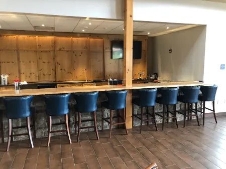 The Lodge at Hocking College Отели в г. Уорд Тауншип