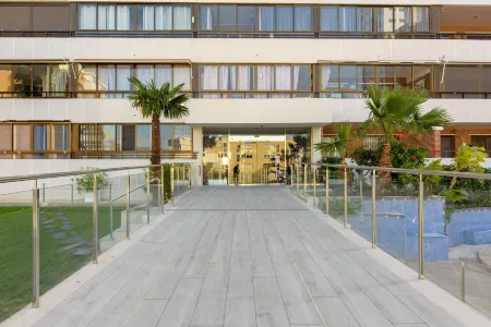 Sun&Beach View Apartments Отели рядом с достопримечательностью «Iglesia de San Jaime y Santa Ana»