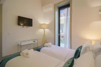 Elegant Coastal Escape Sleeps 8 Hotels in Matosinhos