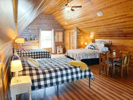 Tomahawk Cabin - Full Stocked Lake House Отели в г. Брадли