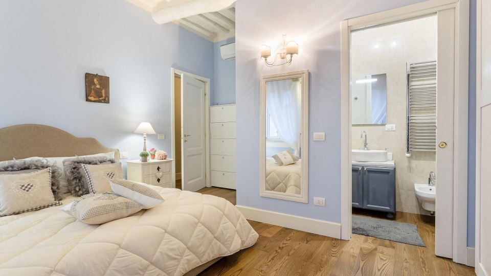 Casa Raffa in Lucca with 2 Bedrooms and 2 Bathrooms
