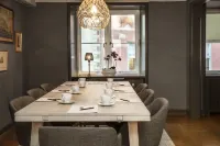 كوليكترز هوتل، إيلنيدو