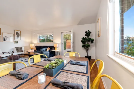 Hidden Gem Near Old Town | Grill & Cruiser Bikes!