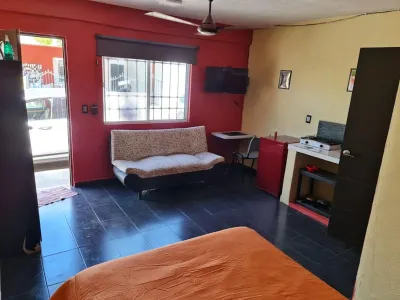 Independent Apartment Wifi A/C, Stove, Fridge, TV Hotels in der Nähe von Royal Caucel Square