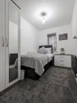 Burnley Entire House 4-Bedrooms-Sleeps 6-Driveway