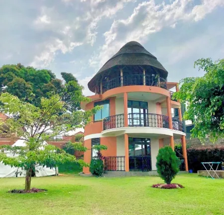 Oslo Gardens Bed & Breakfast Отели в г. Энтеббе