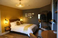 Old Rectifying House Superior Apartment Hotels in Hindlip