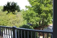 Riverhouse by Weekender Formerly Jack Daniels Inn - Parkplatz