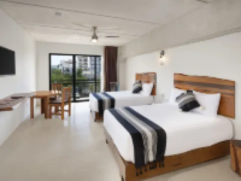 โรงแรม52 โรงแรมในปลายาเดลการ์เมน