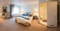 Hotel & Restaurant Zum Vater Rhein Hotels near St. Barbara - Langenfeld-Reusrath