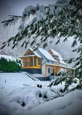 Calm Resort Hertelend โรงแรมใน