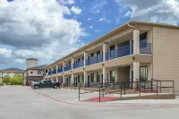 Scottish Inns & Suites Hitchcock/Santa Fe فنادق في Hitchcock