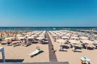 Waldorf Palace Hotel - Beach