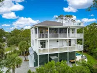Red Sunsets Ocean Breezes Luxury Furnishings Hotels near Public Beach Access - 2nd St E
