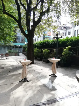 Eurostars Uhotel Отели рядом с достопримечательностью «Центральный рынок»