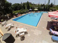 Camping Chania - مسبح