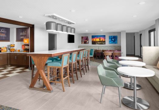 3. 햄프턴 인 피닉..