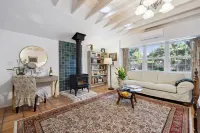 Casa Esquina: Cozy Studio in the Ojai Valley's “Mo Town”