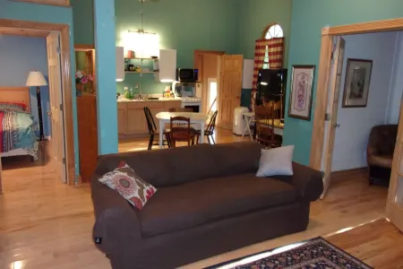 Family and Friends 4 Bedroom Newer Vacation Home