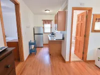 “Pet-Friendly Geneva Lake Cabins – Fire Pit, Private Units, Walk to Lakefront” Hotels in Williams Bay