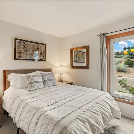 Vista Serenity: Cozy Kiva, mountain views, 3 minutes from downtown