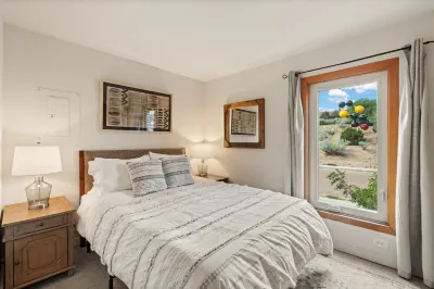 Vista Serenity: Cozy Kiva, mountain views, 3 minutes from downtown