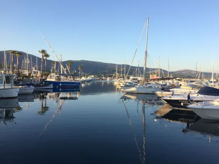 Magnificent T2 in the Heart of Cavalaire, 4 ' Walk from the Beaches of the Center