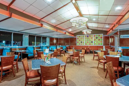La Quinta Inn & Suites by Wyndham Stamford / New York City