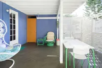 Fun Pop-Art Pad in Silver Lake, Huge Balcony with Park View