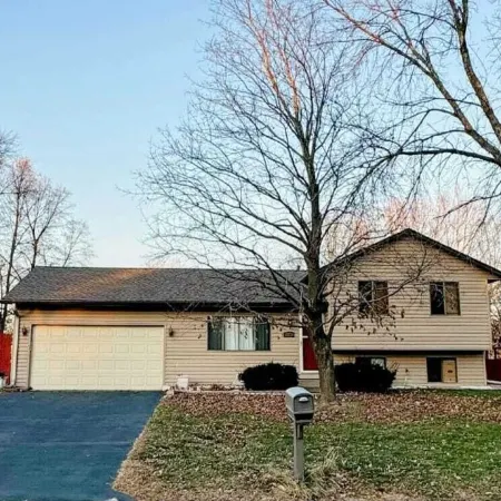 4-bedroom home in Eagen,family friendly, centrally located with fenced backyard