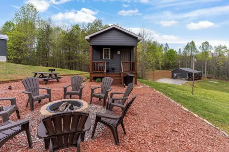 Encounter the Glory Cabin 2 in the heart of Moravian Falls, NC