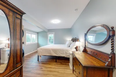 The Quacker Jack | Cozy house in Port Orchard with Gas Fireplace - dog-friendly Hotels in der Nähe von Bremerton