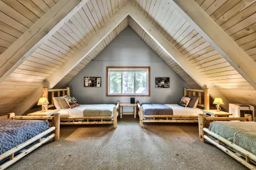 Cozy Cabin with Games and Gourmet Kitchen - Rustic Retreat