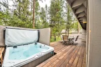 Private Hot Tub and Cozy Fireplace - Spacious Tranquil Haven