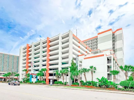 Lazy River and Direct Beach Access - Cozy Coastal Escape Отели в г. Миртл Бич