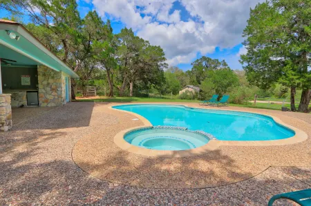 Serene Escape with Swimming Pool and Cozy Fireplace - Charming Haven