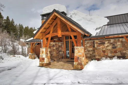 Spacious Multi-Level Retreat with Hot Tub and Playroom - Charming Haven Hotels in Sundance