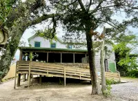Charming Historic Cottage with Screened Porch - Quaint Coastal Retreat