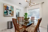 Golf Course Views and Spacious Living - Charming Villa Retreat