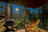 Scenic Forest Views and Cozy Balconies - Charming Woodsy Retreat