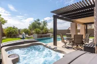 Spectacular Retreat - Heated Pool, Hot Tub, Lounge Space