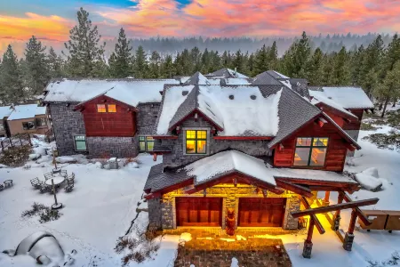 Breathtaking Lake Views and Stunning Pool - Luxurious Retreat